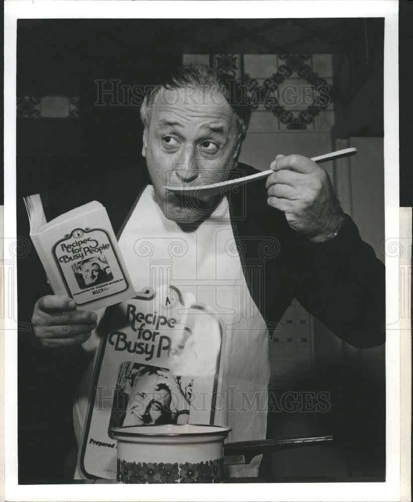 1979 Press Photo Vic Tayback tv actor Alice cookbook - Historic Images