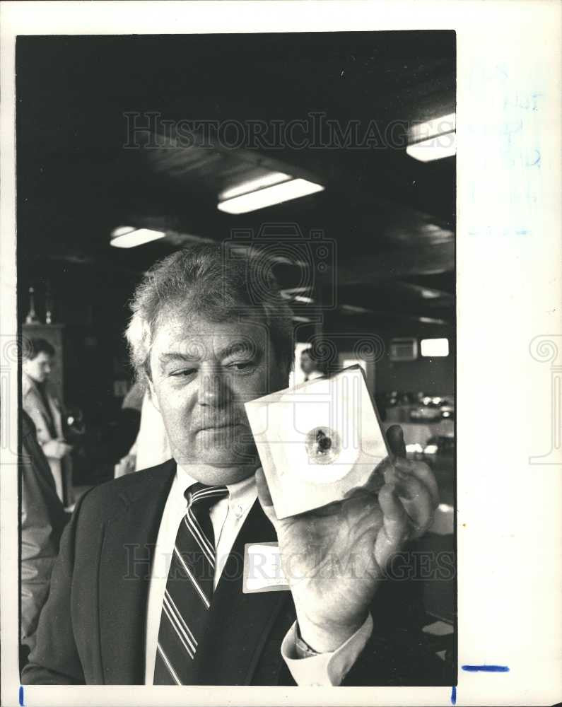 1987 Press Photo Thomas Taunt, BDS - Historic Images