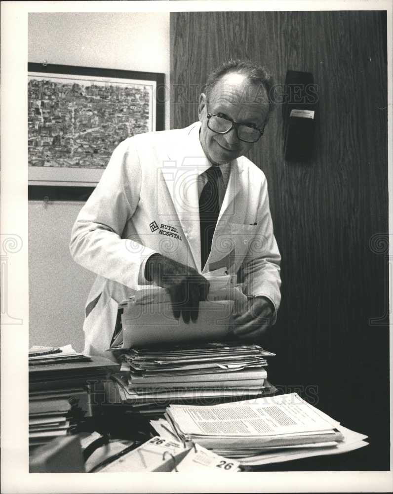 1989 Press Photo Dr Felix Fernandez-Madrid Rheumatology - Historic Images