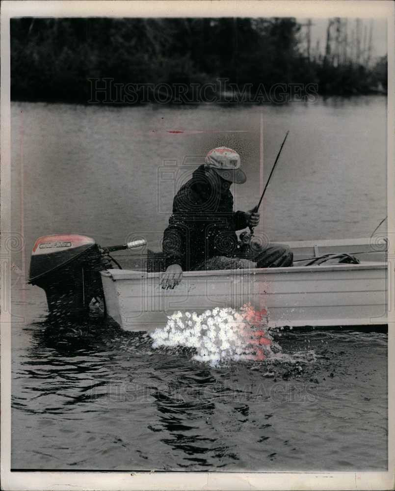 1974 Press Photo boats pollution  fishing - Historic Images