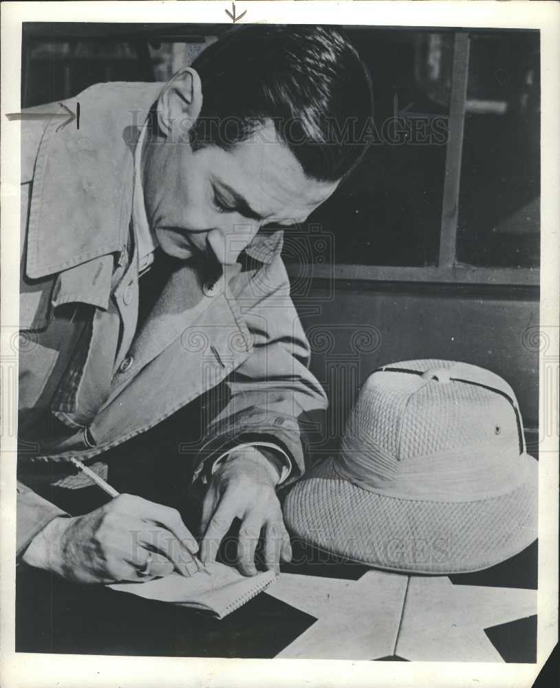 1943 Press Photo Henry J Taylor - Historic Images
