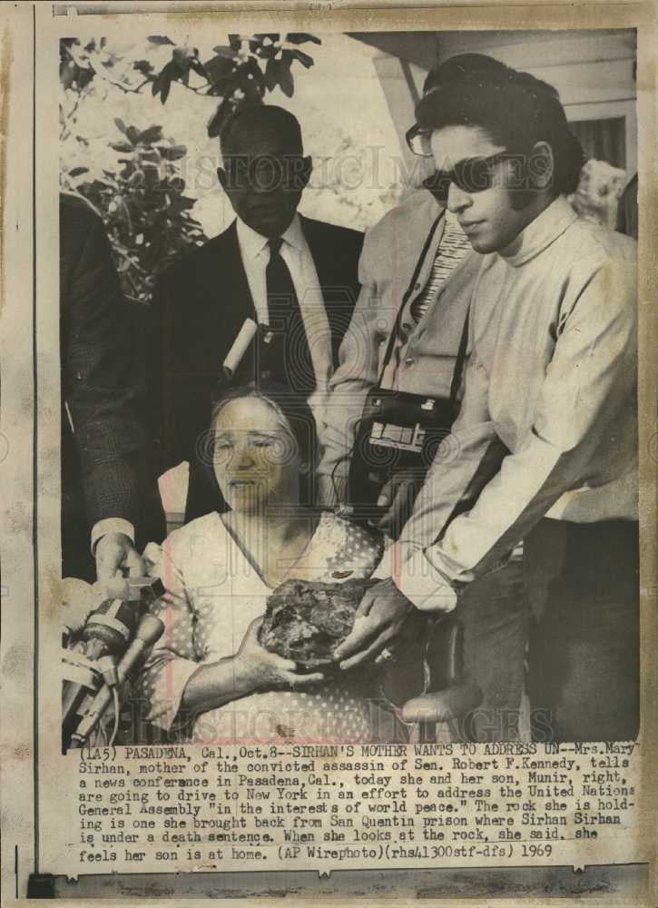 1969 Press Photo Mary Sirhan Munir Pasadenn Assembly - Historic Images