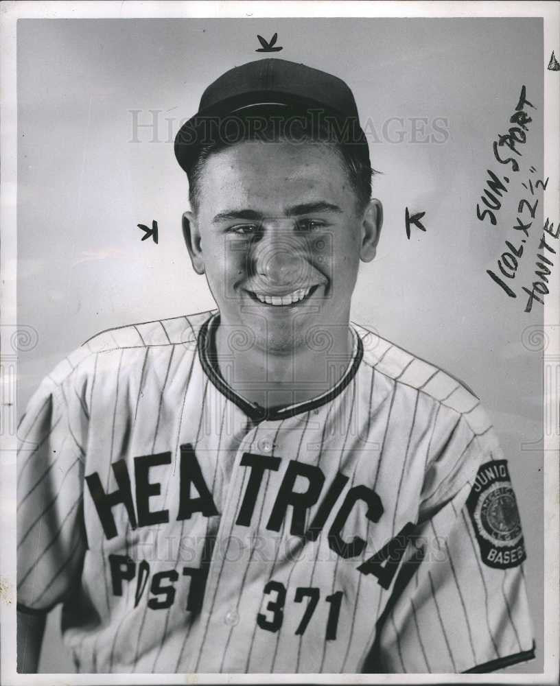1955 Press Photo Dave Skierski Theatrical Post Baseball - Historic Images