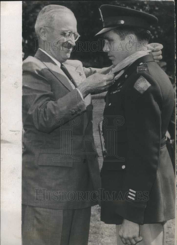 1945 Press Photo lt jogn sjogren awarded medal honor - Historic Images