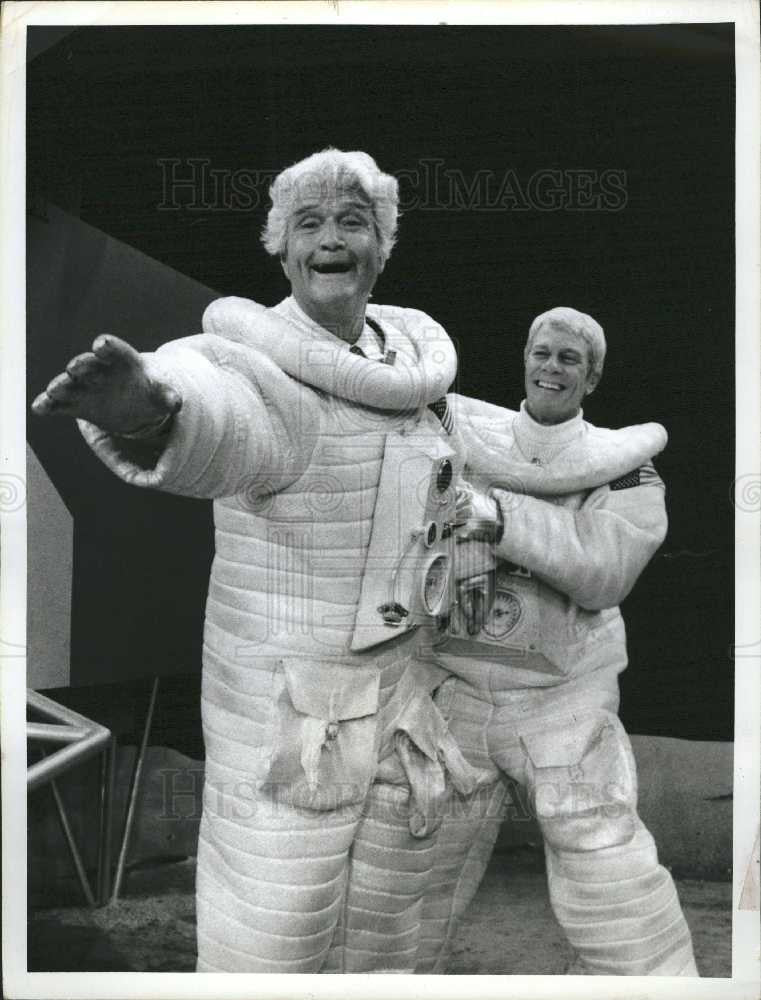 1969 Press Photo Red Skelton Show Peter Graves - Historic Images