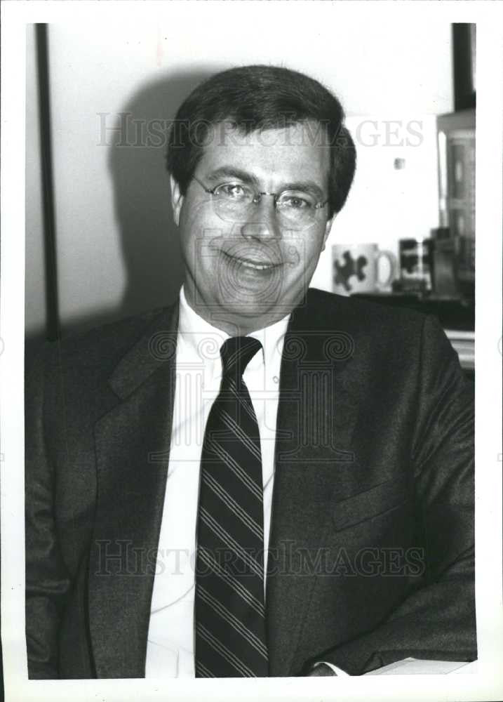 1989 Press Photo robert skinner vice president monaghan - Historic Images