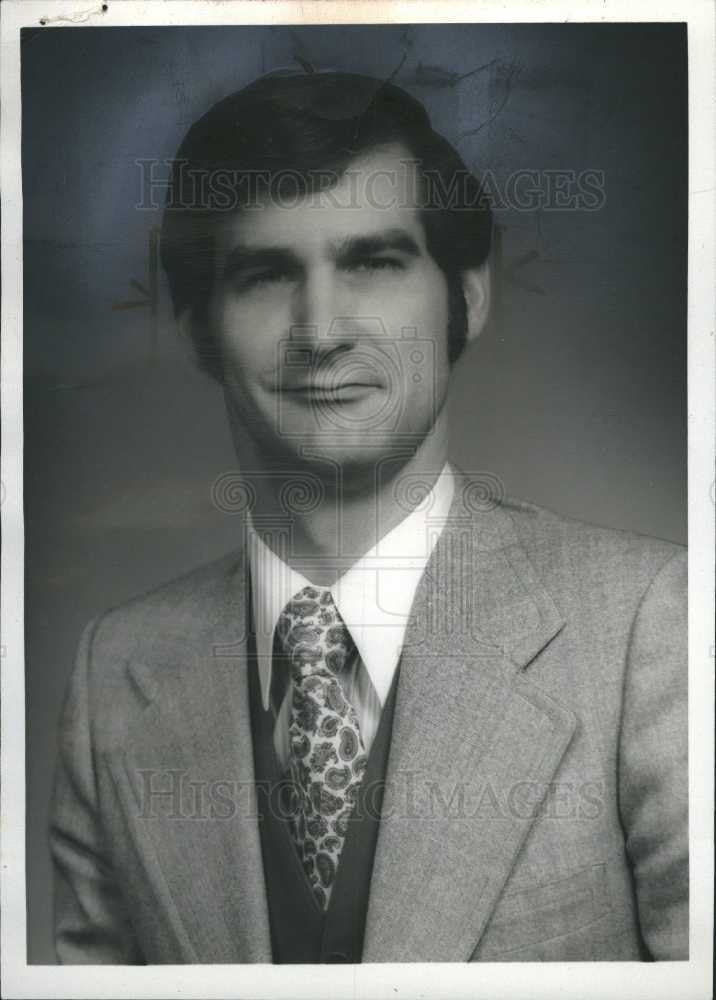 1980 Press Photo James Taylor promoted to Vicepresident - Historic Images
