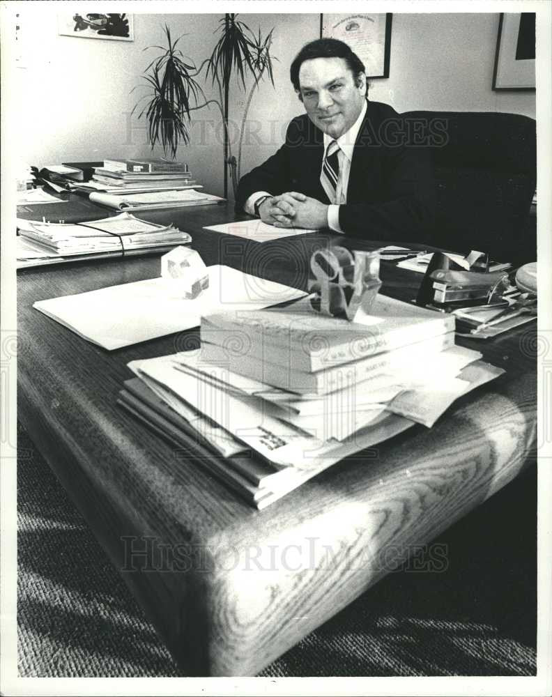 1981 Press Photo Stephen Taylor Detroit lawyer office - Historic Images