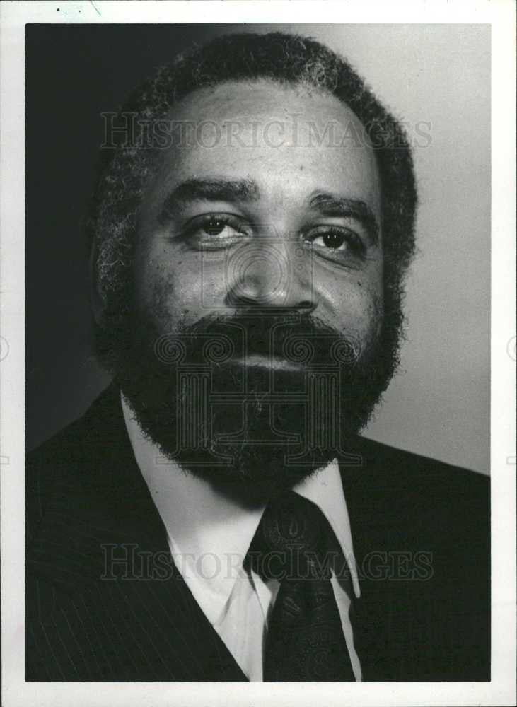 1985 Press Photo Ross E. Taylor Personnel manager - Historic Images