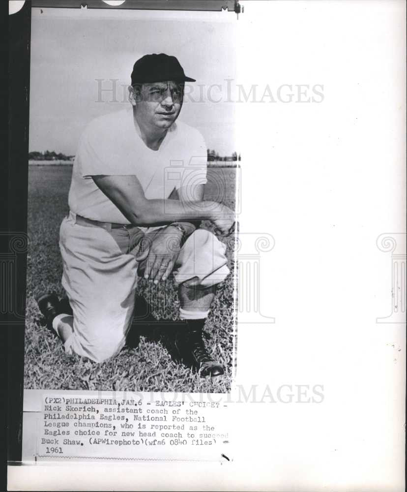 1961 Press Photo Nick Skorich Philadelphia Eagles - Historic Images