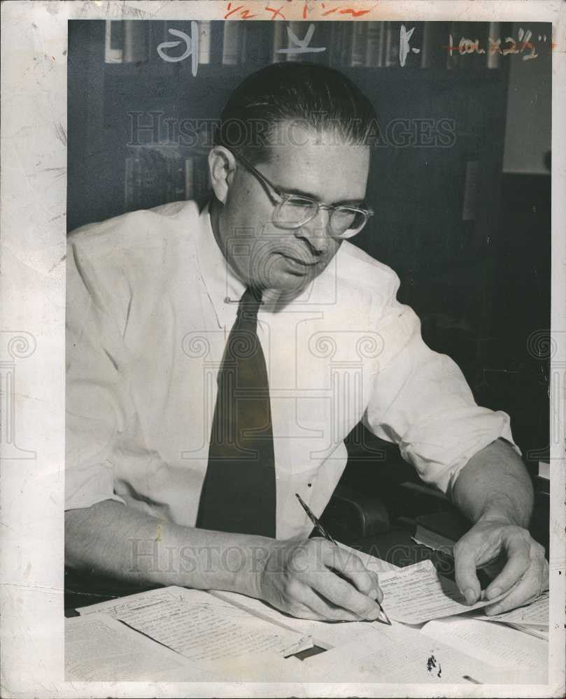 1954 Press Photo Rev. D. Walton E. Cole, Min. of Church - Historic Images