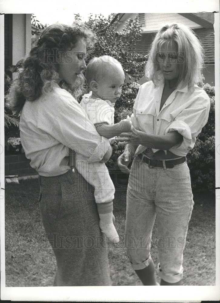 Press Photo Robin Ginsburg Joan Van Ark CBS TV - Historic Images