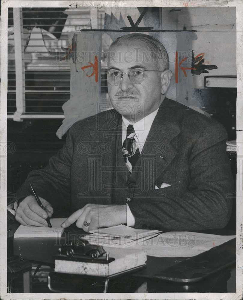 1949 Press Photo Detroit Mayor E. Van Antwerp - Historic Images