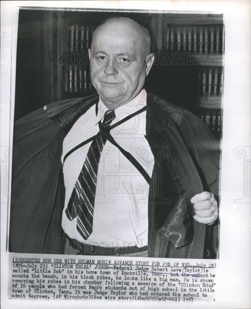 1957 Press Photo Robert Love Taylor federal judge Trial - Historic Images