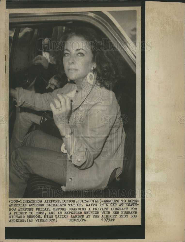 1973 Press Photo Elizabeth Taylor violet eyes perfume - Historic Images