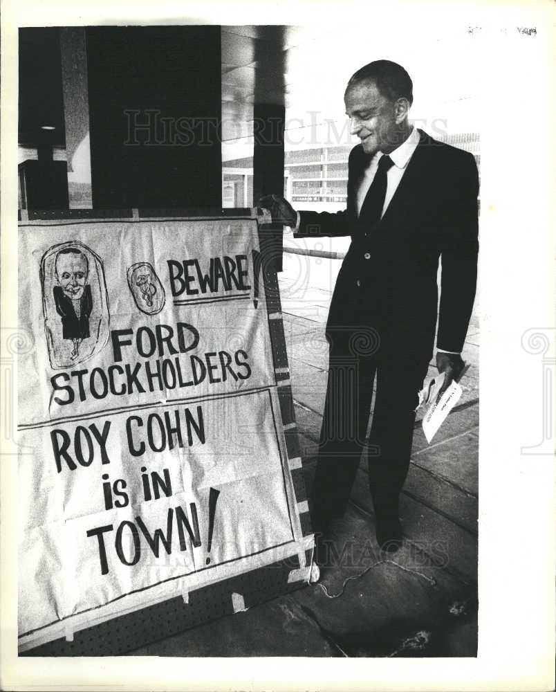 1979 Press Photo Roy Cohn attorney Ford stockholders - Historic Images