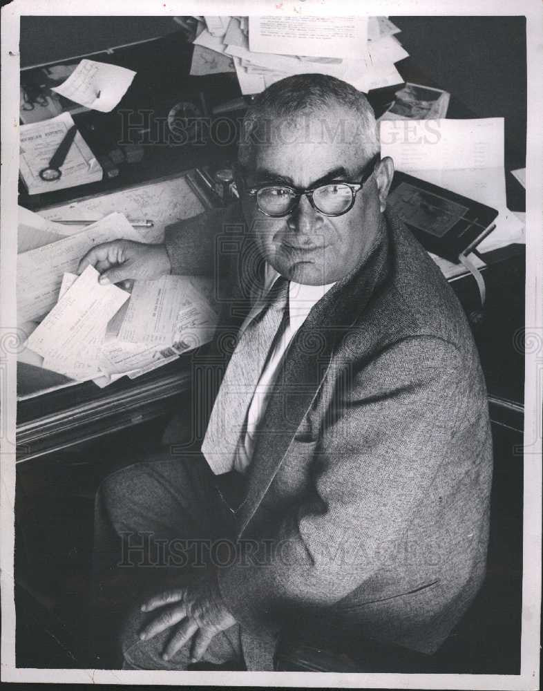 1959 Press Photo Judge Avern Cohn office - Historic Images