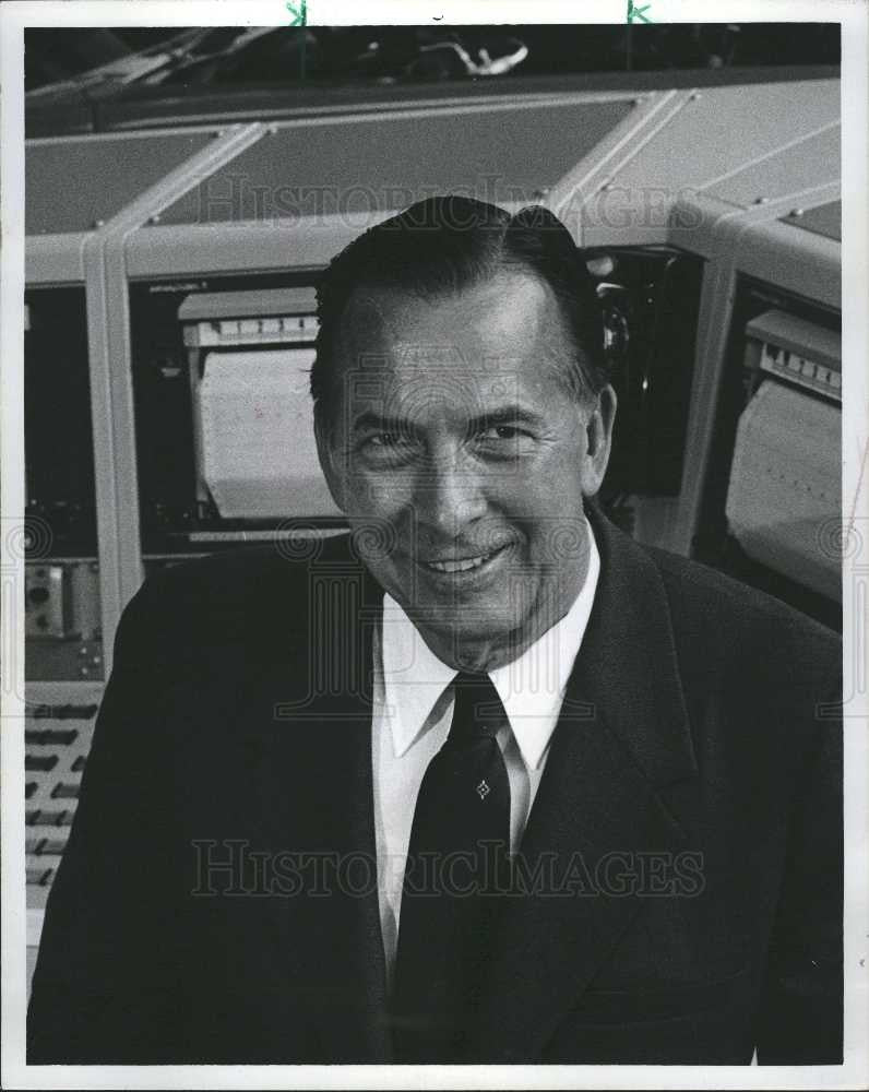 1977 Press Photo Edward N Cole - Historic Images