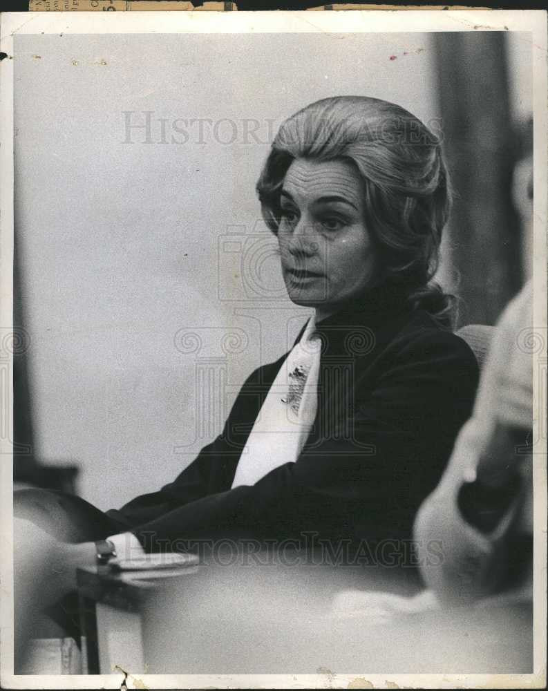 1974 Press Photo DOLLIE COLE WIFE PRESIDENT GEN. MOTORS - Historic Images