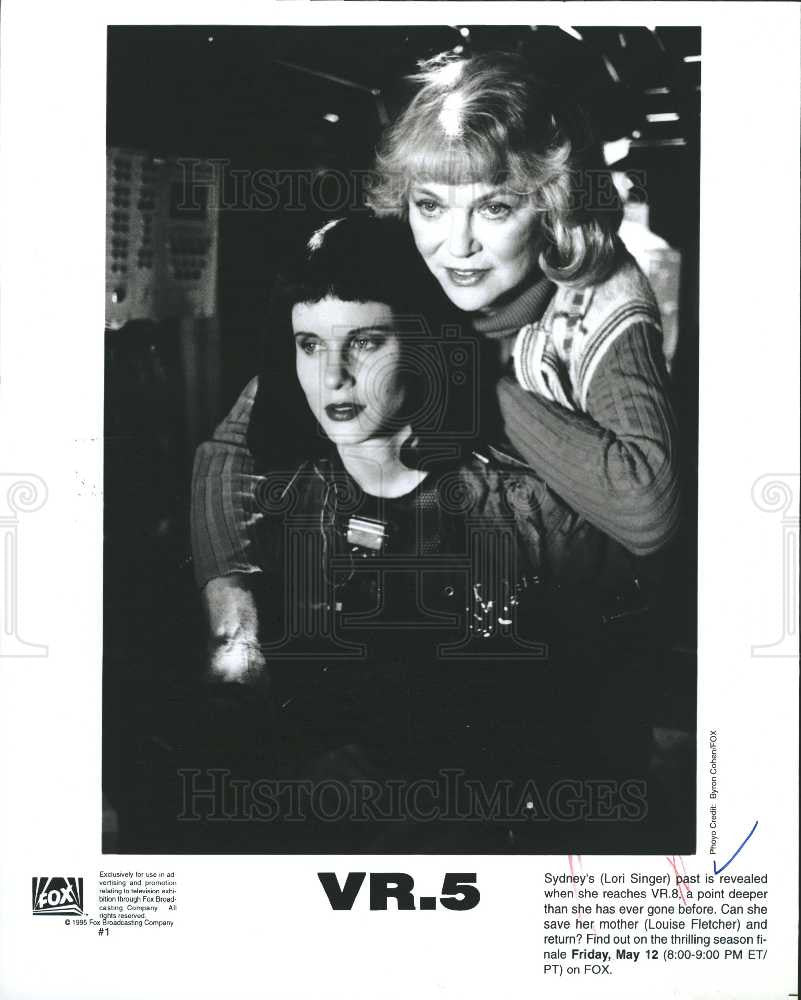 1995 Press Photo Lori Singer Louise Fletcher VR5 - Historic Images