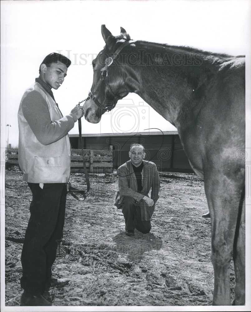 Press Photo Men Horse - Historic Images