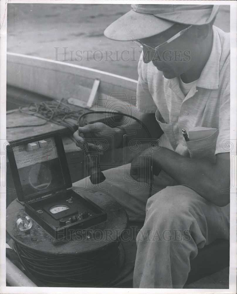 1961 Press Photo fisheries research thermometer - Historic Images