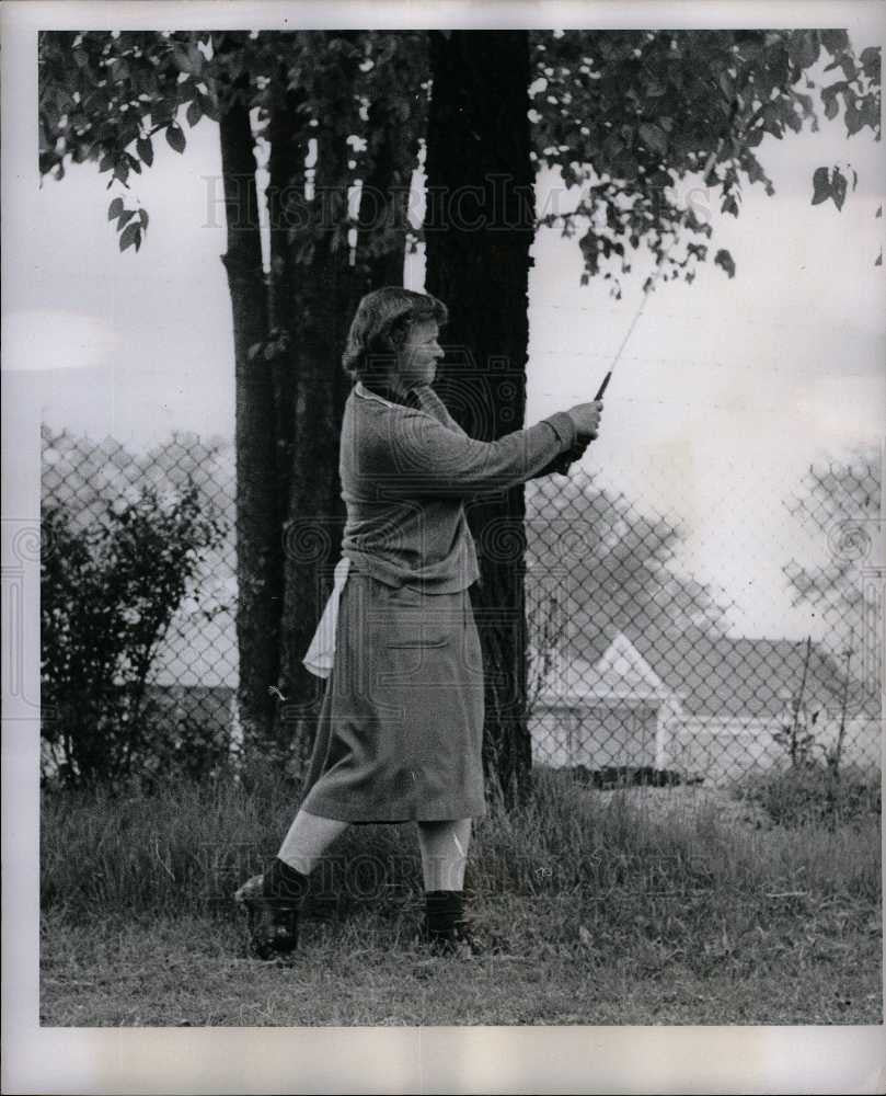 1955 Press Photo Margaret Wiffi Smith LPGA tour golfer - Historic Images