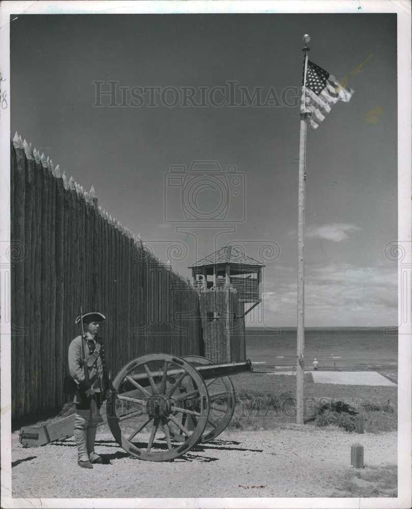 1992 Press Photo fort Michilimackinac, guard, military - Historic Images