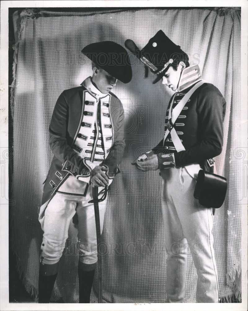 1965 Press Photo Fort Mackinac uniform War 1812 - Historic Images