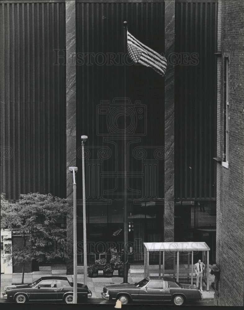 1980 Press Photo upside down United States flag Fort St - Historic Images