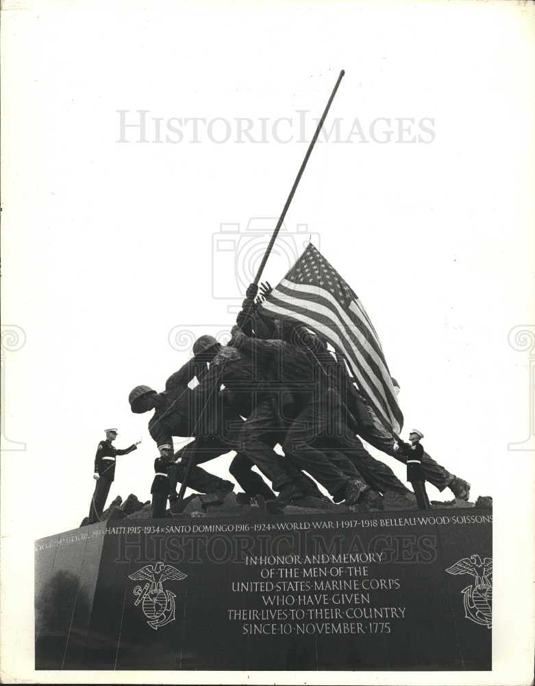 1970 Press Photo Iwo Jima Statue start Flag Changing - Historic Images