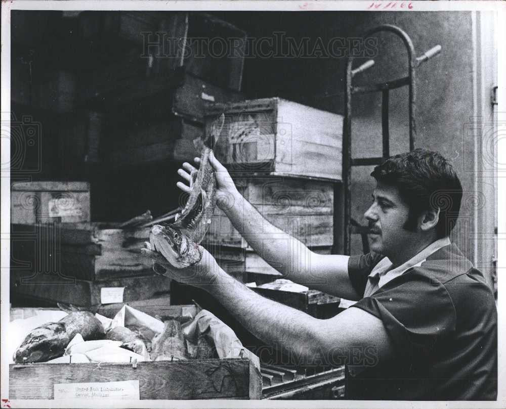1973 Press Photo fish crate Michigan Fishing Industry - Historic Images