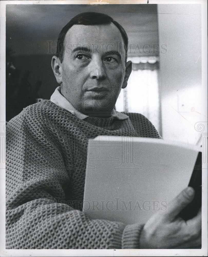 1961 Press Photo Vern Sneider Monroe author - Historic Images
