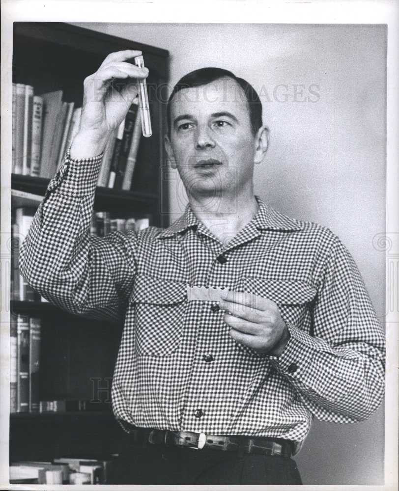 1960 Press Photo Sneider American Novelist - Historic Images
