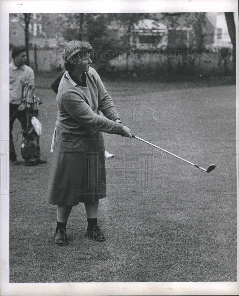 1955 Press Photo Wiffi Smith golf swing - Historic Images