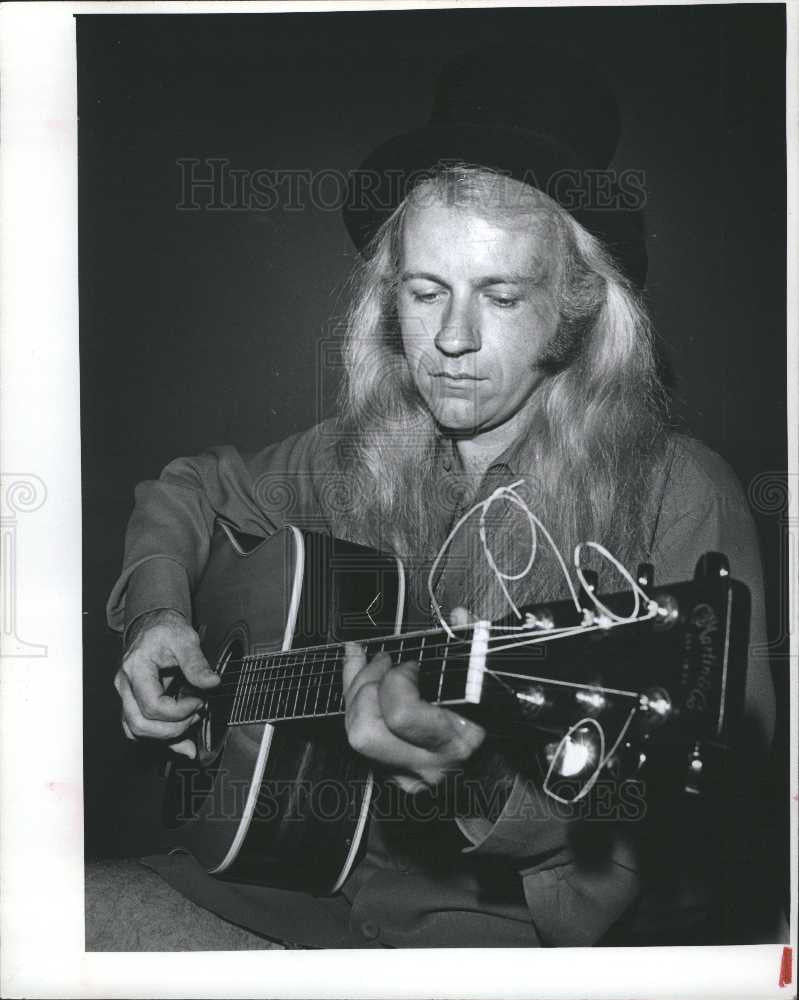 1975 Press Photo Micheal Peter Smith - Historic Images