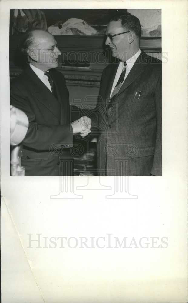 1957 Press Photo Talbot Smith Supreme Court Judge - Historic Images