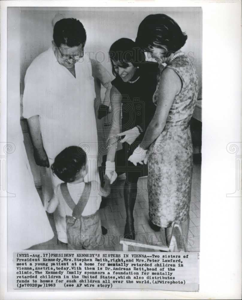 1963 Press Photo Stephen Smith Peter Lawford Vienna - Historic Images