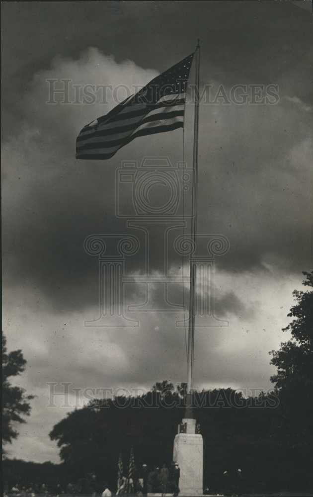 1932 Press Photo american flag, pole, star, sky - Historic Images