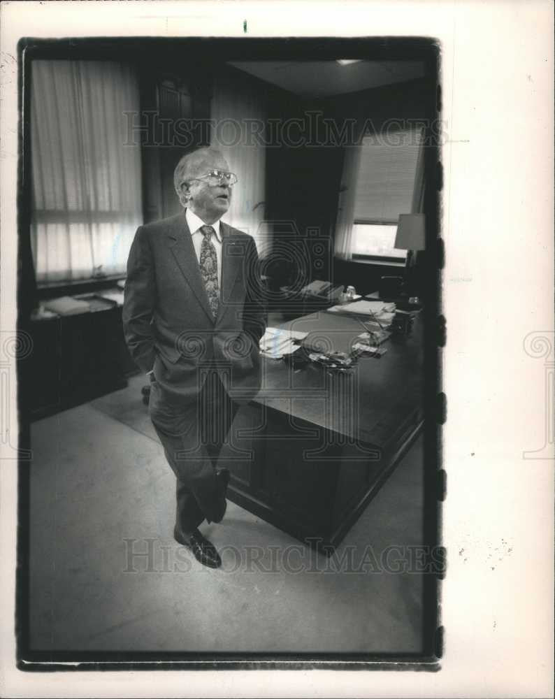 1988 Press Photo ROGER SMITH GENERAL MOTORS CORP. - Historic Images