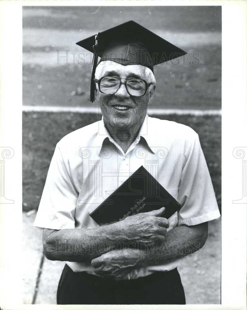 1993 Press Photo Ray Smith Diploma - Historic Images