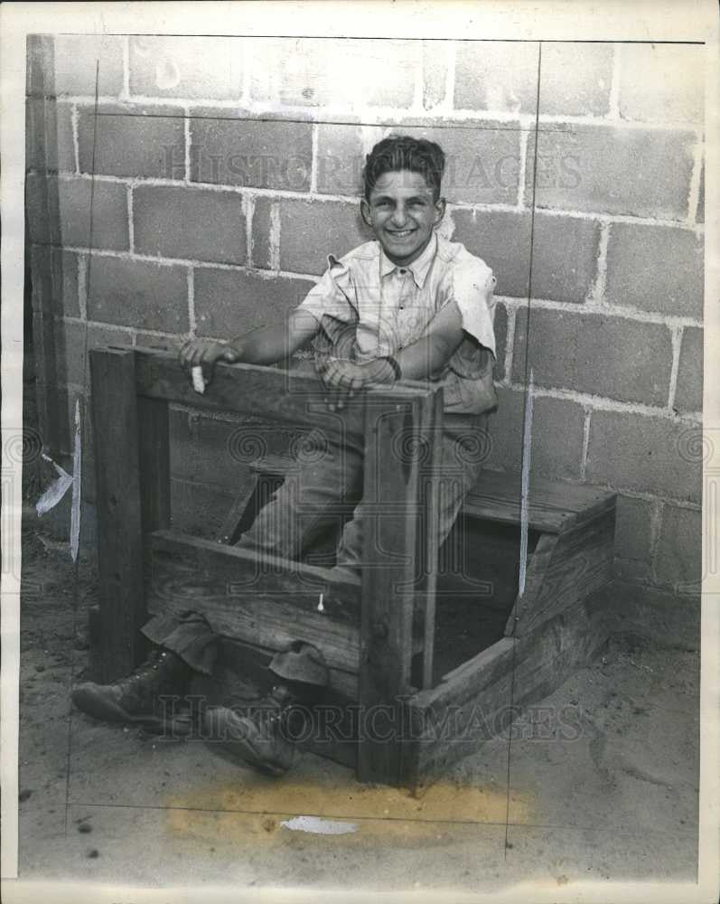 1937 Press Photo boy, stocks, ford republic - Historic Images