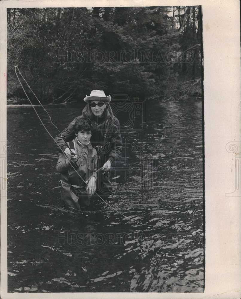 1973 Press Photo Angler&#39;s dream: trout from his river - Historic Images