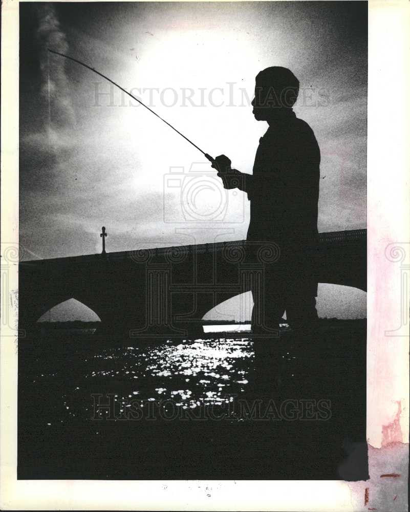 1980 Press Photo Fishing,Detroit - Historic Images