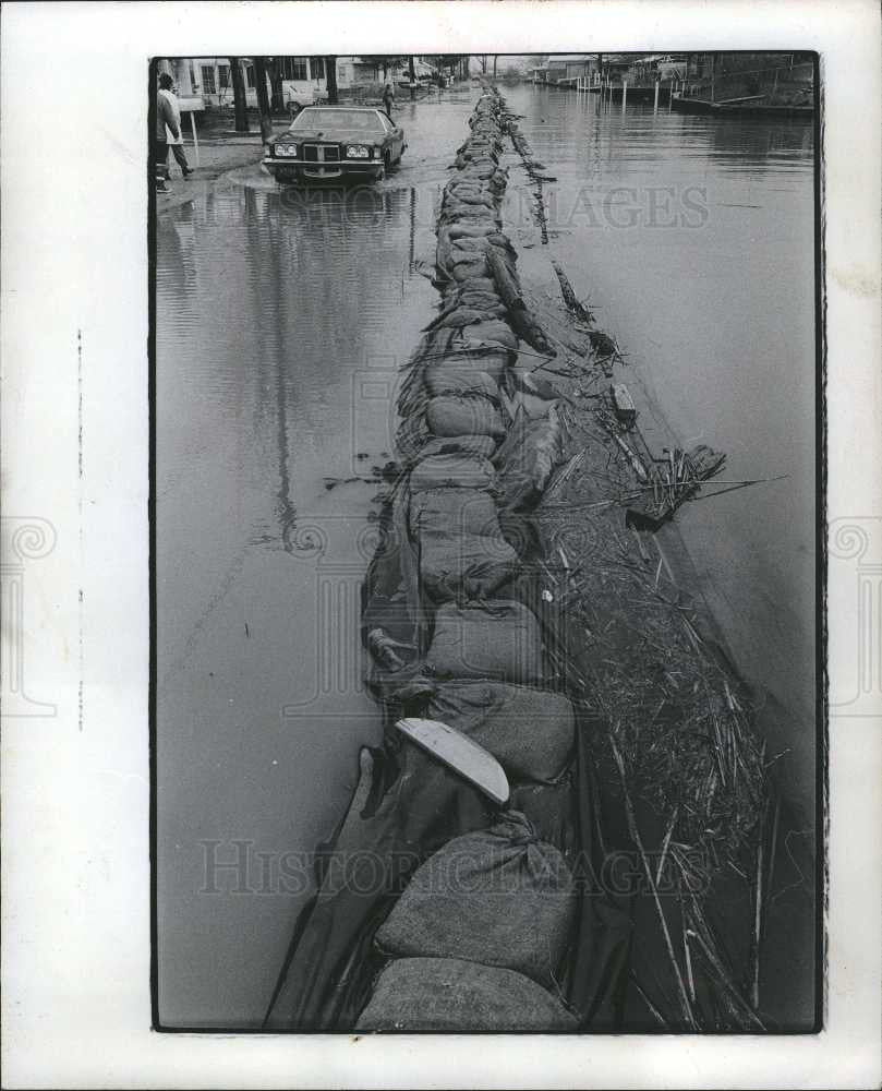 1973 Press Photo Flood Control - Historic Images