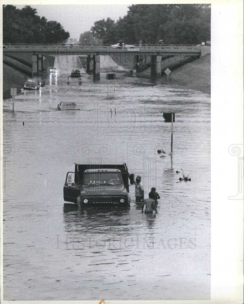 1979 Press Photo flood Wayne County rain abandon car - Historic Images