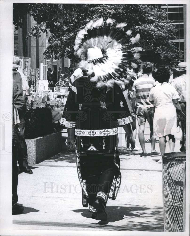 1969 Press Photo Flea market. - Historic Images
