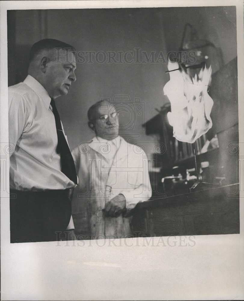 1952 Press Photo Edward Hall Robert Lyons Commissioner - Historic Images