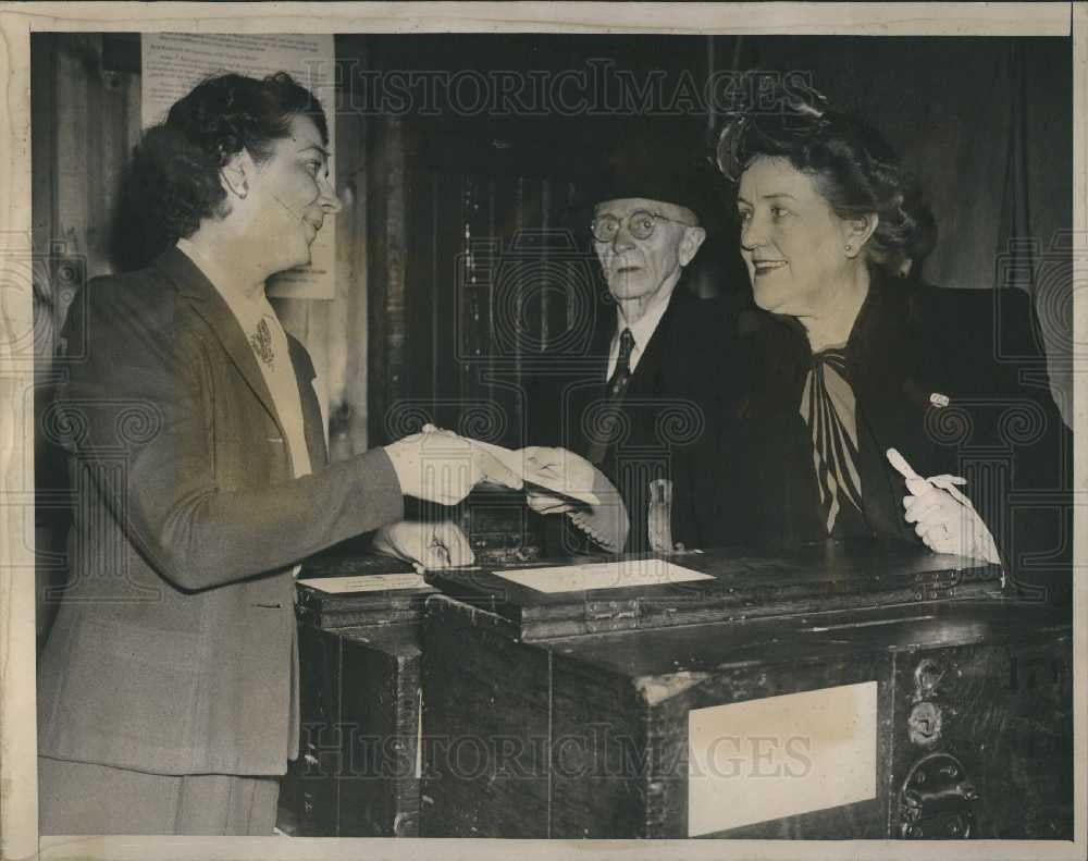 1944 Press Photo voting Van Auken Democratic National - Historic Images
