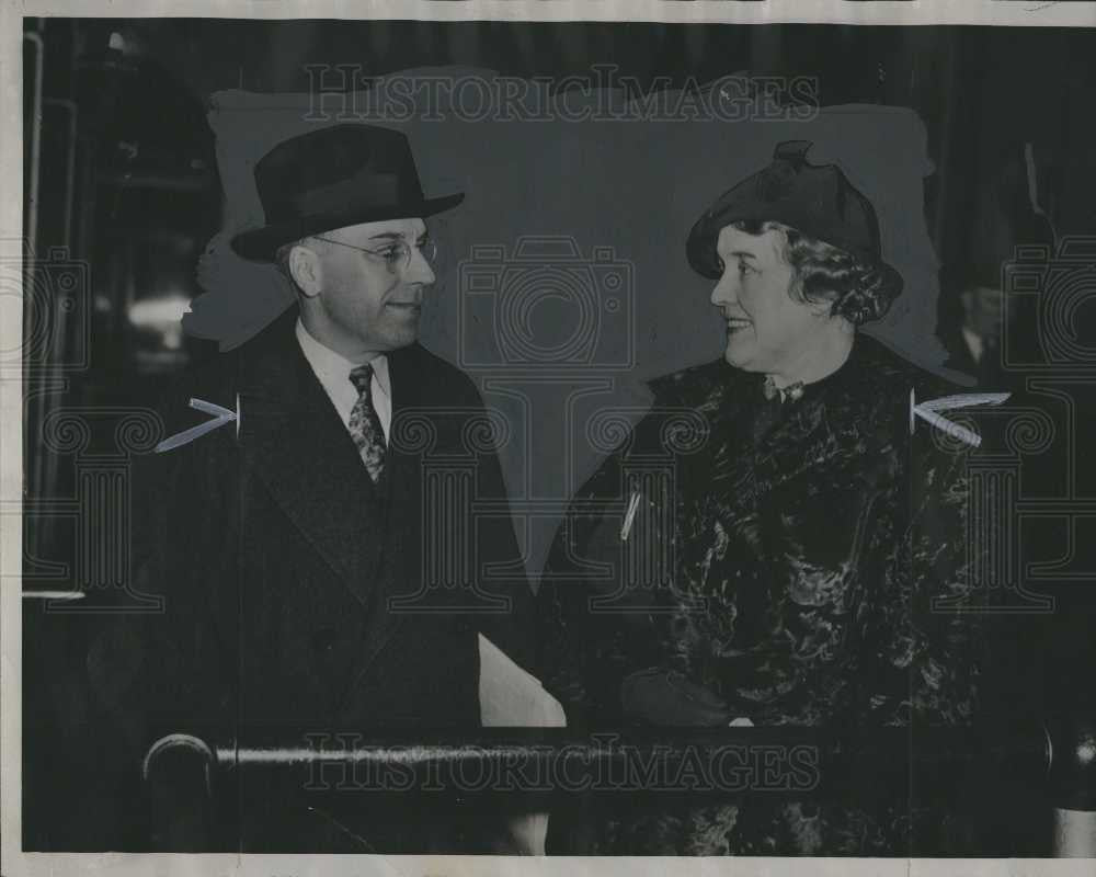 1937 Press Photo Mr and Mrs Howell Van Auken - Historic Images